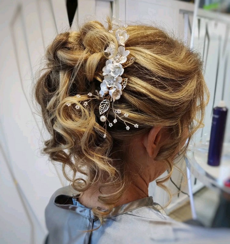 Coiffure de mariage à Plan-de-Cuques – Chignons, wavy, coiffures sur mesure