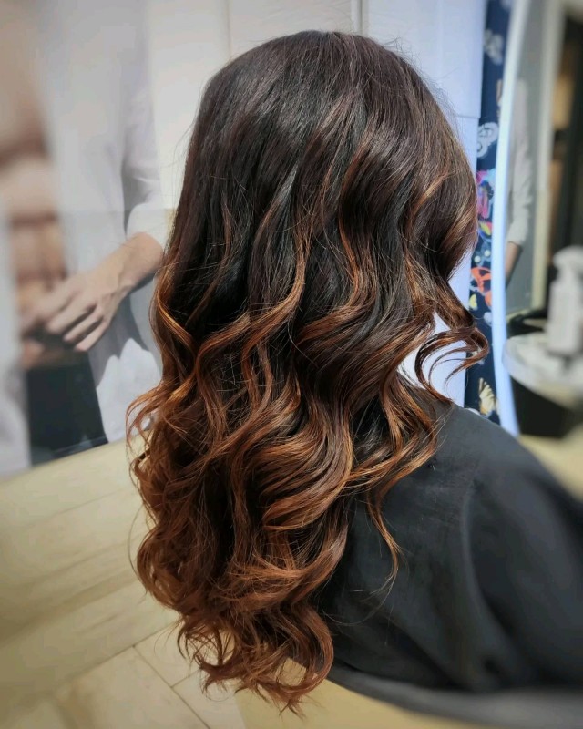 Coiffure de mariage à Plan-de-Cuques – Chignons, wavy, coiffures sur mesure