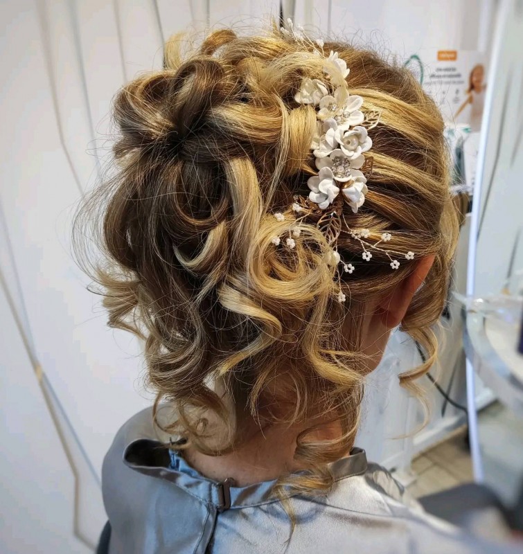 Coiffure de mariage à Plan-de-Cuques – Chignons, wavy, coiffures sur mesure
